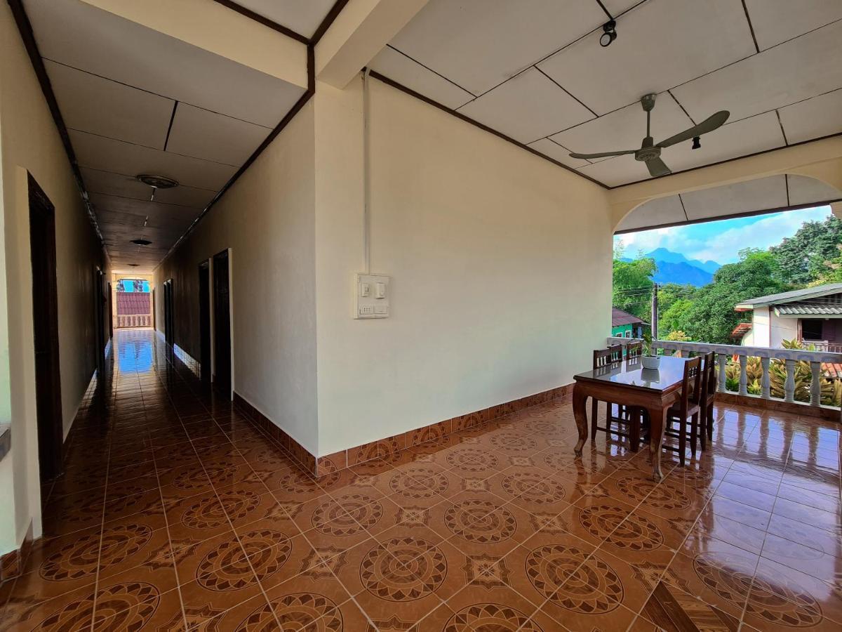 Saphaothong Guesthouse Vang Vieng Εξωτερικό φωτογραφία