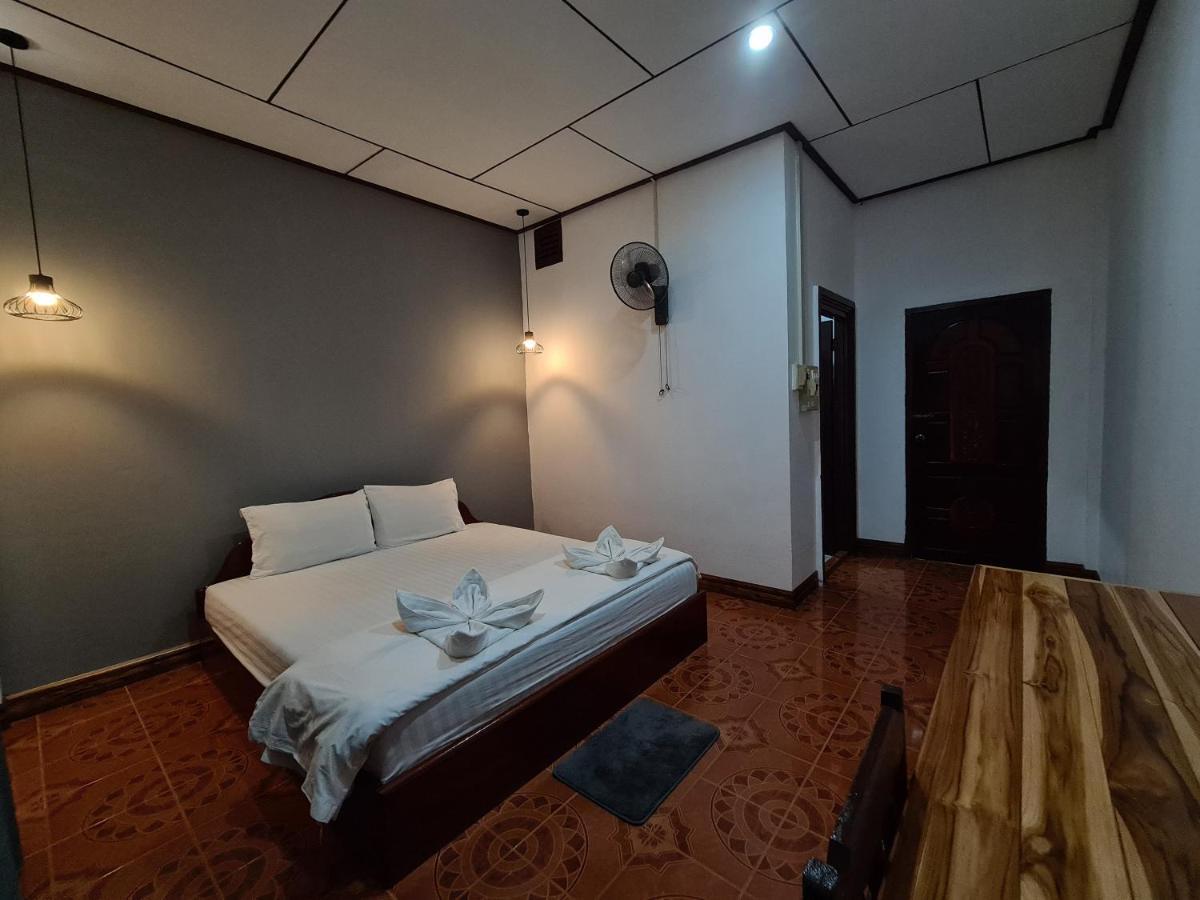 Saphaothong Guesthouse Vang Vieng Εξωτερικό φωτογραφία