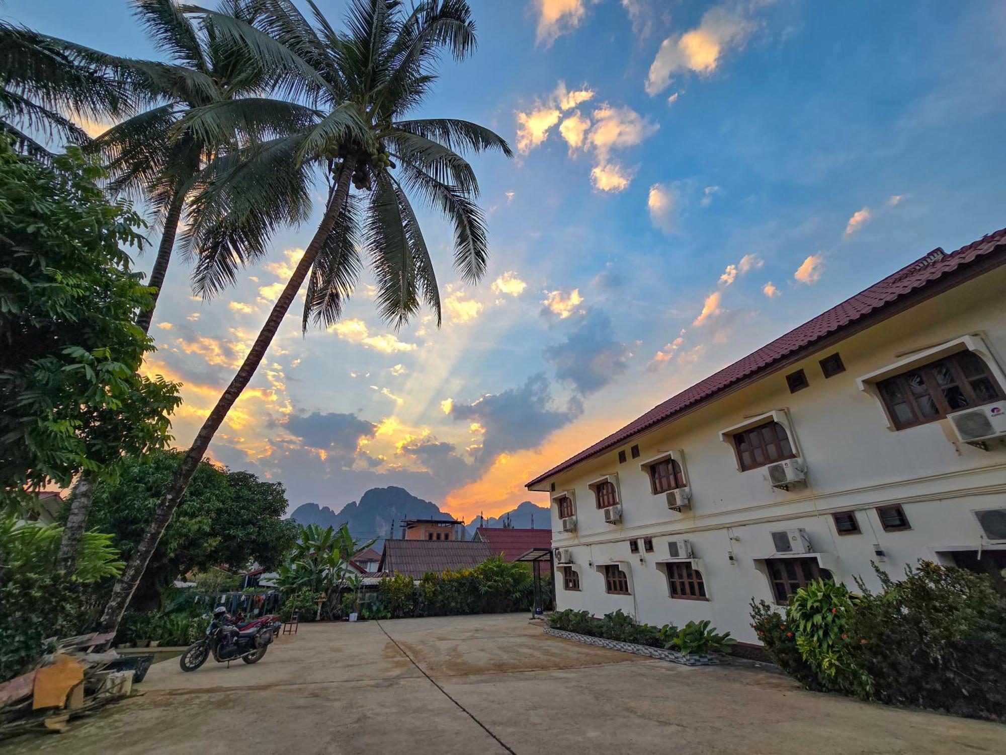 Saphaothong Guesthouse Vang Vieng Εξωτερικό φωτογραφία