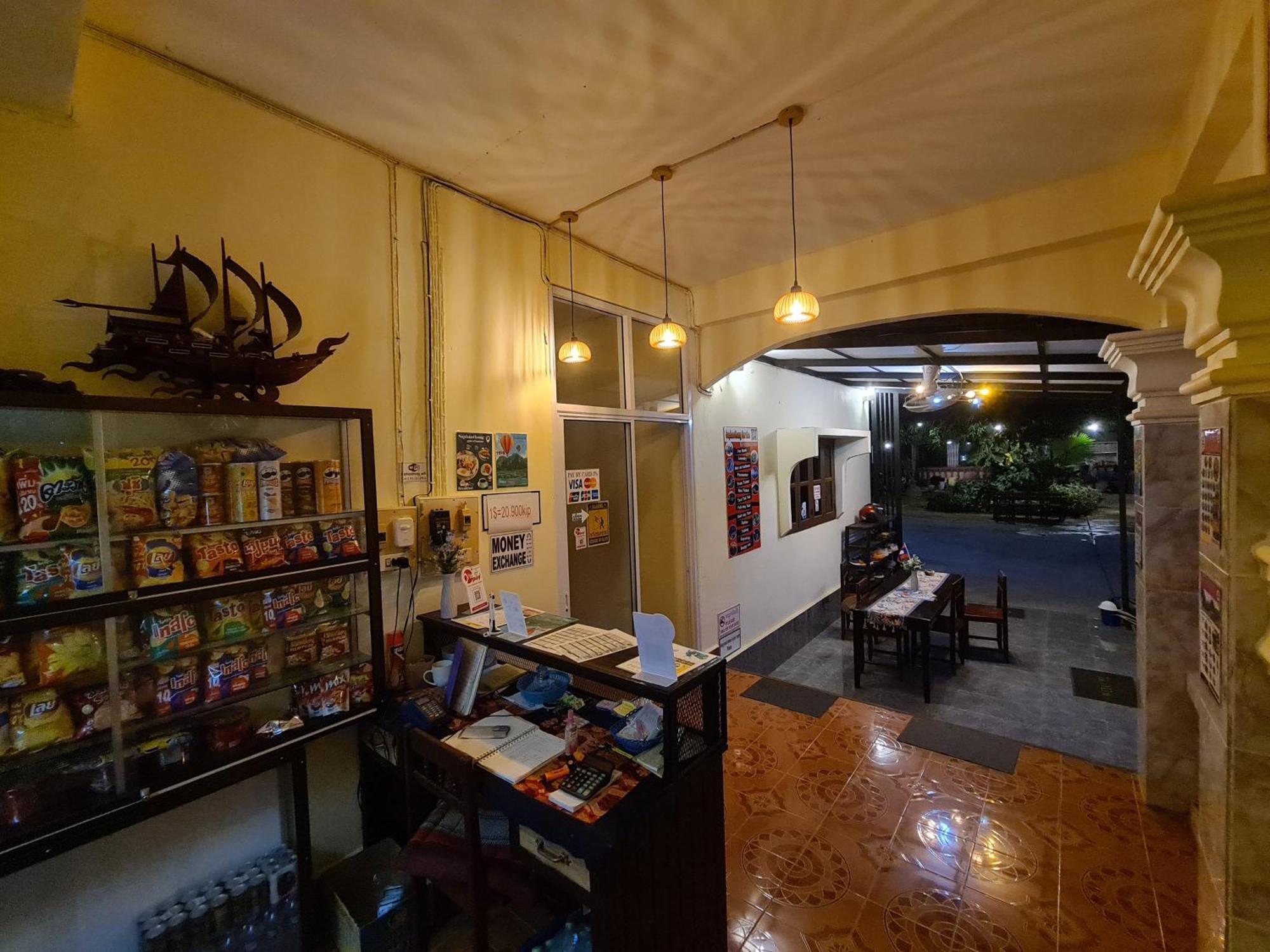 Saphaothong Guesthouse Vang Vieng Εξωτερικό φωτογραφία