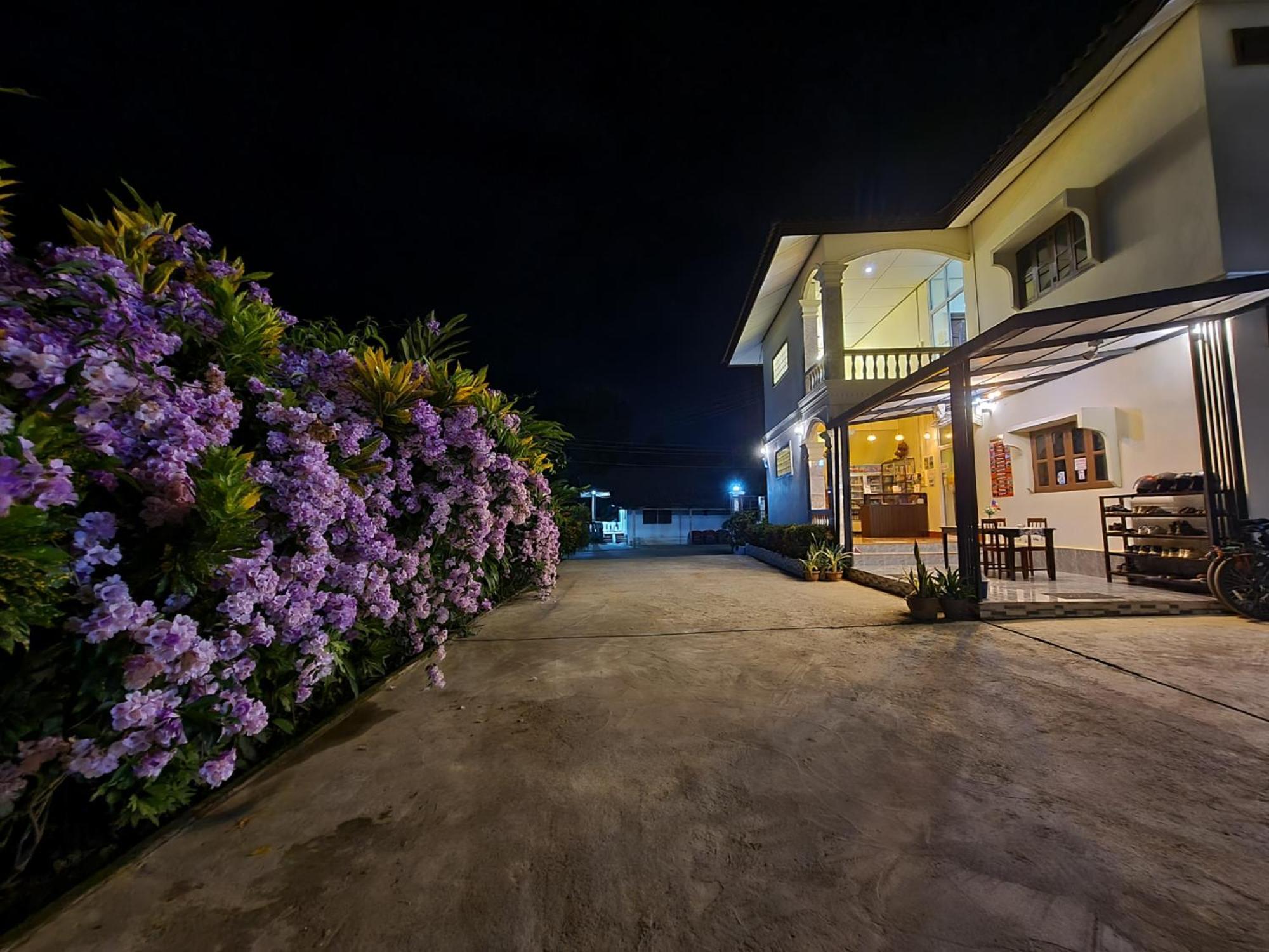 Saphaothong Guesthouse Vang Vieng Εξωτερικό φωτογραφία